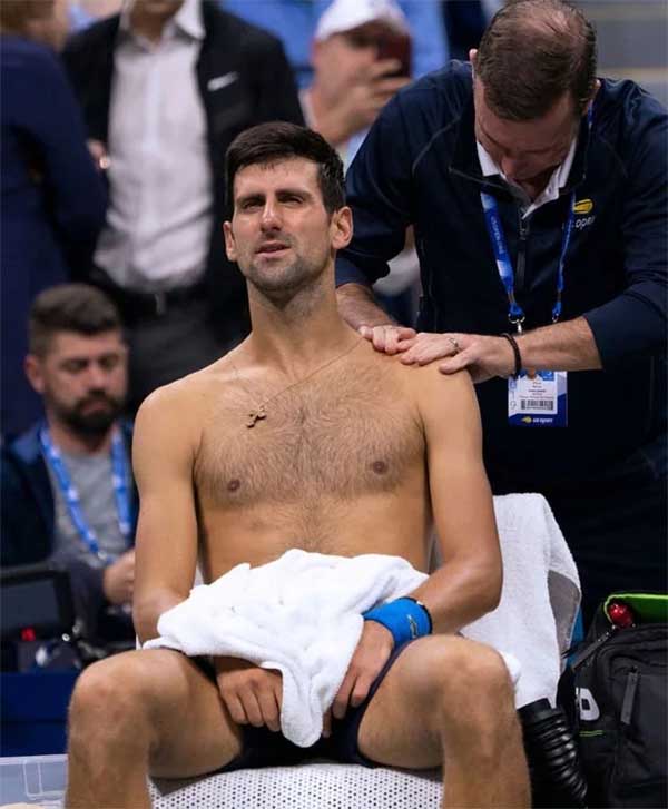 Djokovic cần phẫu thuật vai: Cơ hội quật khởi của Nadal và Federer