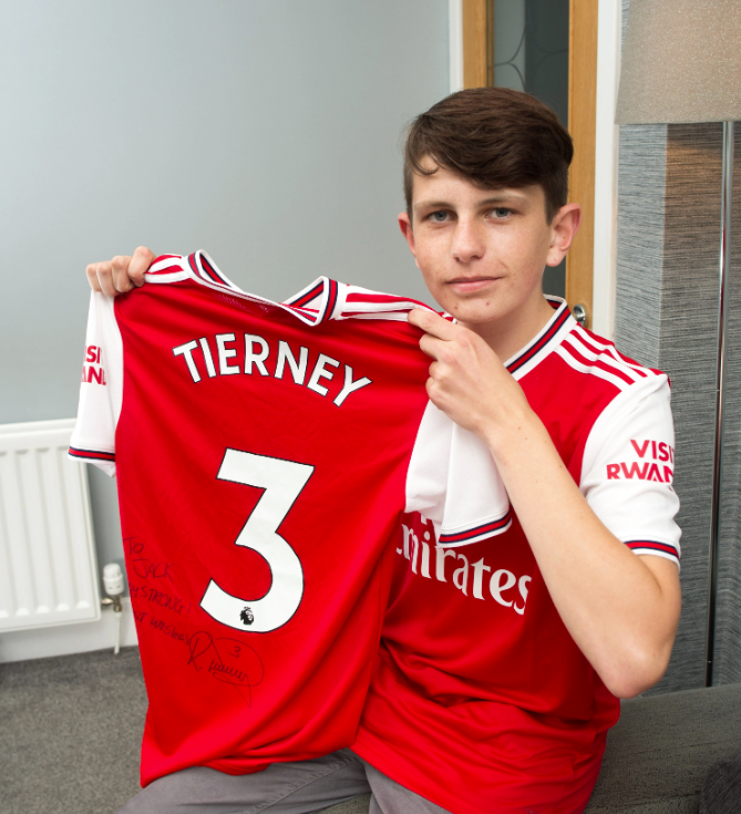 Ngôi sao Arsenal “đốn tim” người hâm mộ bằng hành động đẹp