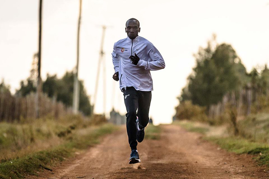 Tiền bối bày cách giúp Eliud Kipchoge hoàn thành chạy marathon dưới 2 giờ Tiền bối bày cách giúp Eliud Kipchoge hoàn thành chạy marathon dưới 2 giờ