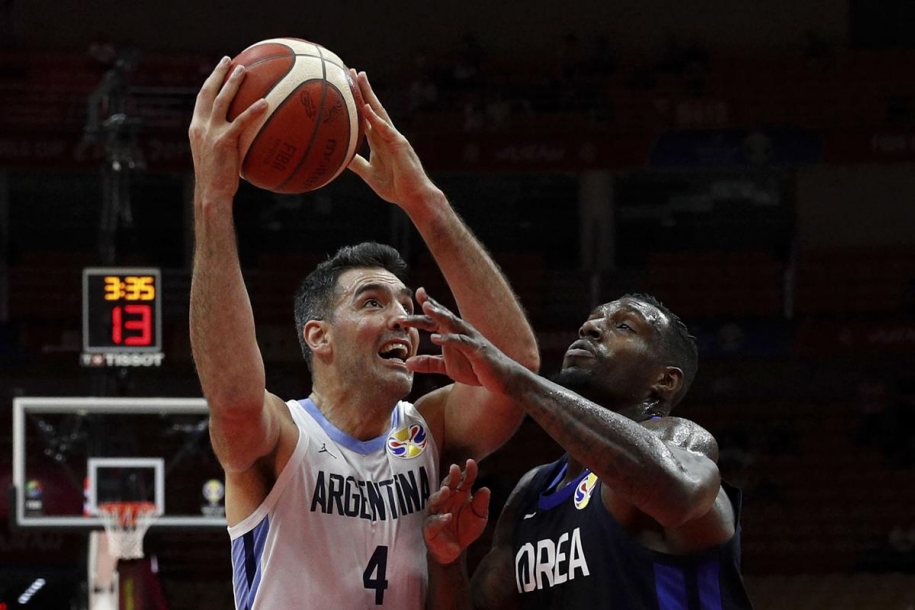 Luis Scola chạy tốt ở tuổi 39: Ăn nhiều rau, ngủ lúc 22h