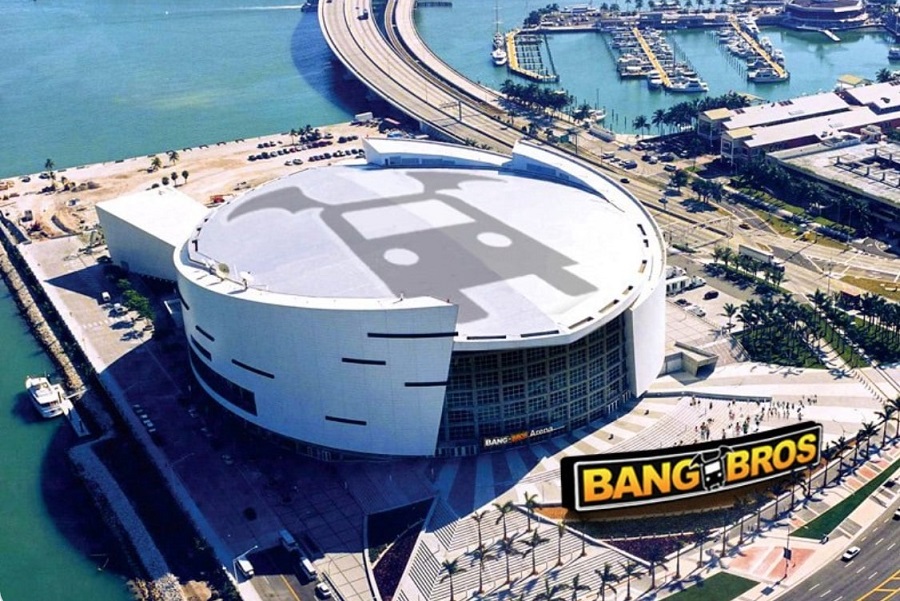 Hãng phim người lớn được đặt cho tên sân của Miami Heat?