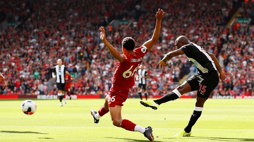 Liverpool nhận bàn thua oan khi công nghệ VAR không có đất dụng võ?