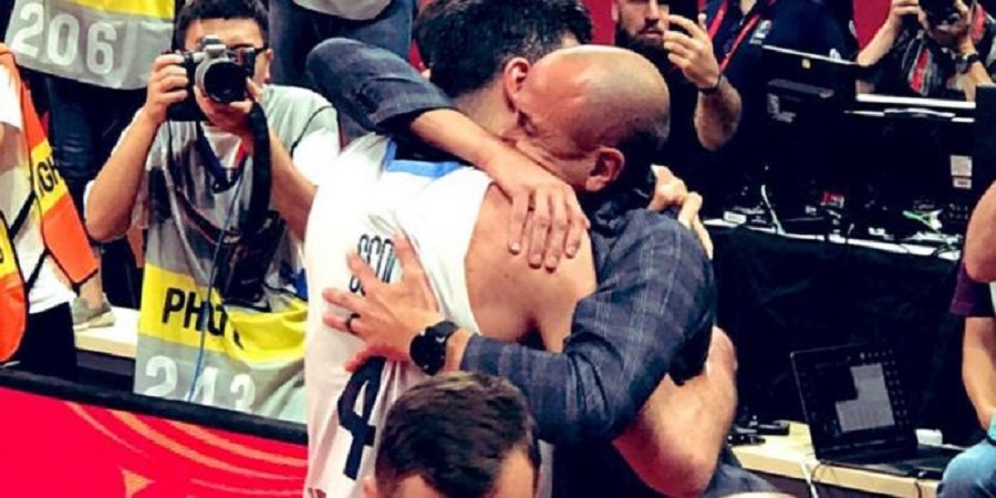 Manu Ginobili khóc như mưa chia sẻ niềm vui cùng "Người không phổi" Luis Scola