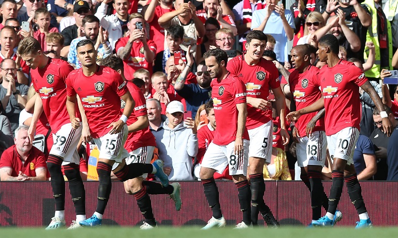 HLV Solskjaer khen ngợi 2 cầu thủ MU sau khi thắng Leicester