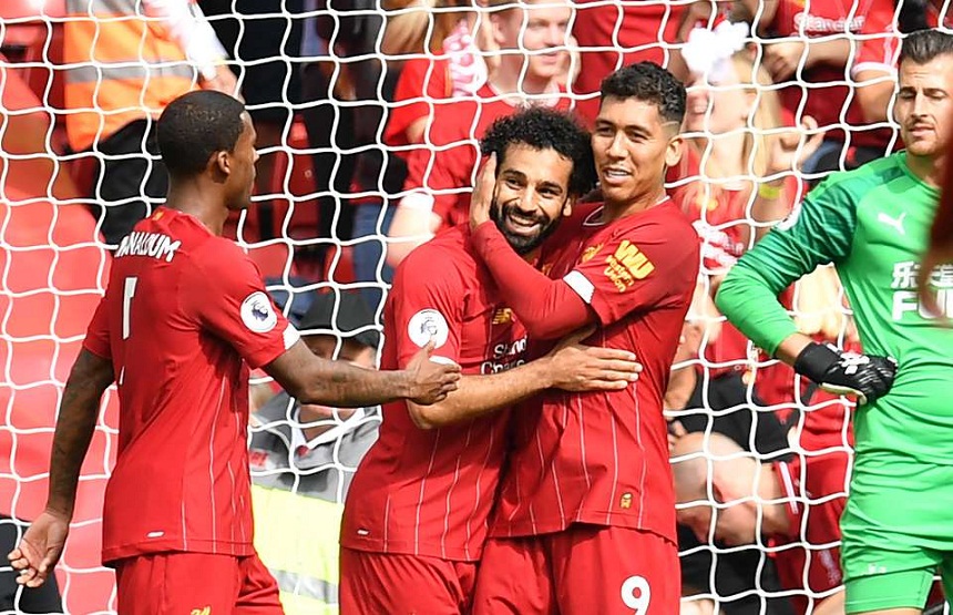 Liverpool dẫn trước Man City với khoảng cách kỷ lục ở Ngoại hạng Anh