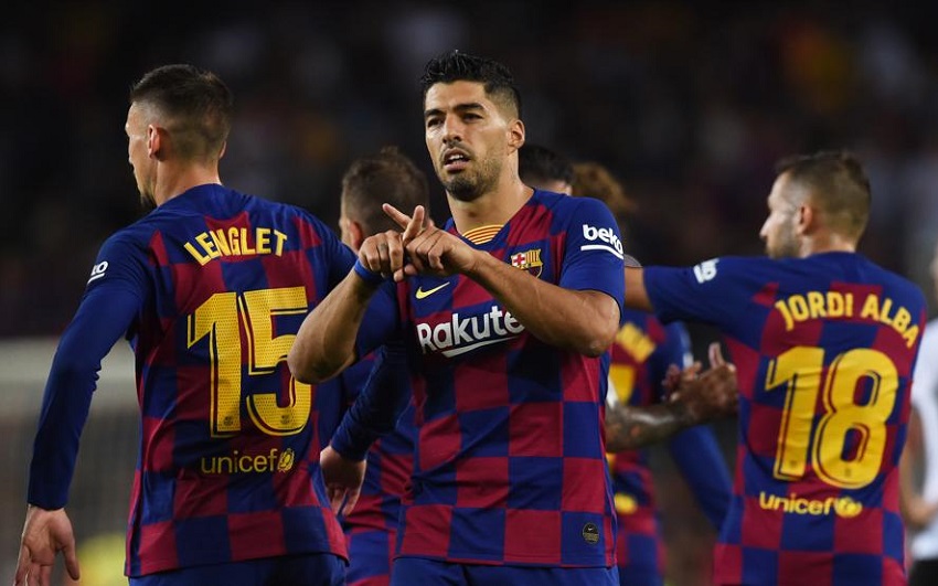 Suarez chỉ còn kém Messi và Cesar sau cú đúp cho Barca
