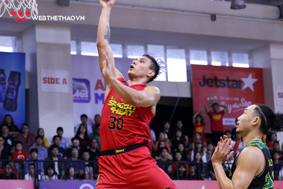 Tim Waale hoá thân người hùng, Saigon Heat ép VBA Finals đến Game 5