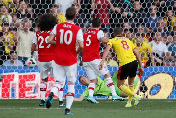 CĐV Arsenal kêu gọi một cái tên trở lại sau thảm họa của Sokratis