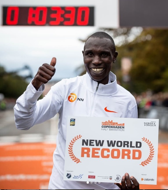 Đồng hương Eliud Kipchoge phá sâu kỷ lục thế giới bán marathon ở Đan Mạch Đồng hương Eliud Kipchoge phá sâu kỷ lục thế giới bán marathon ở Đan Mạch