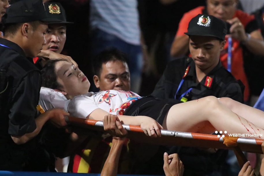 Vụ pháo sáng ở sân Hàng Đẫy: Xác định được đối tượng bắn trúng đùi CĐV