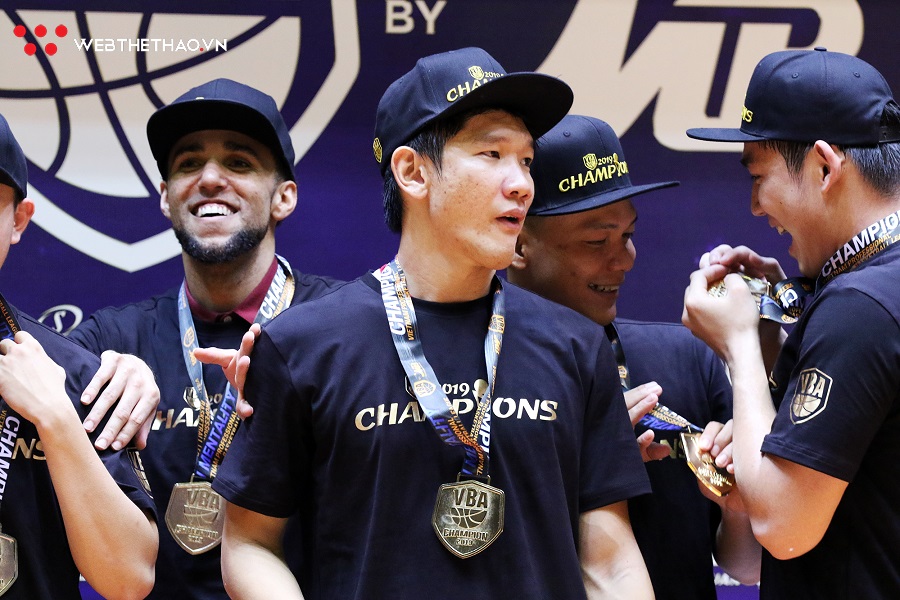 Chùm ảnh: Saigon Heat nâng cao chiếc cúp vô địch VBA 2019