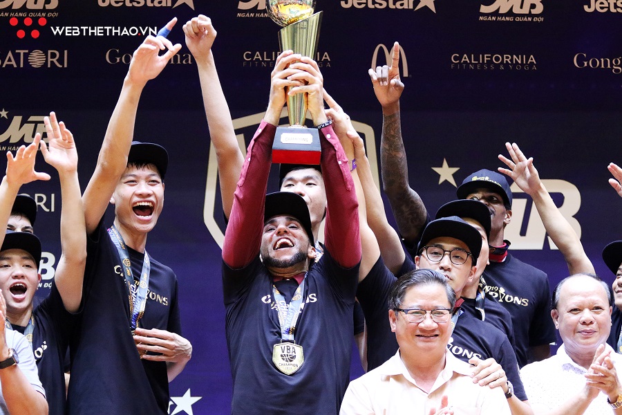 Chùm ảnh: Saigon Heat nâng cao chiếc cúp vô địch VBA 2019