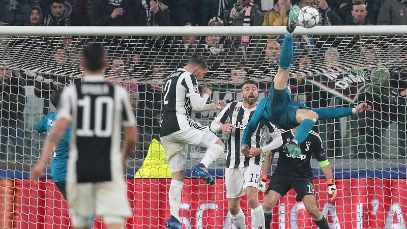 Ronaldo thích “yêu bạn gái hơn lập siêu phẩm trên sân cỏ