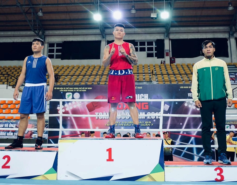 Nhà vô địch Boxing Trương Đình Hoàng tiếp tục trị vì hạng cân 81kg
