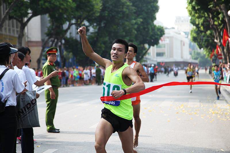 Đỗ Quốc Luật vô địch 10.000m, Giải điền kinh VĐQG 2019 sôi động chạy tiếp sức