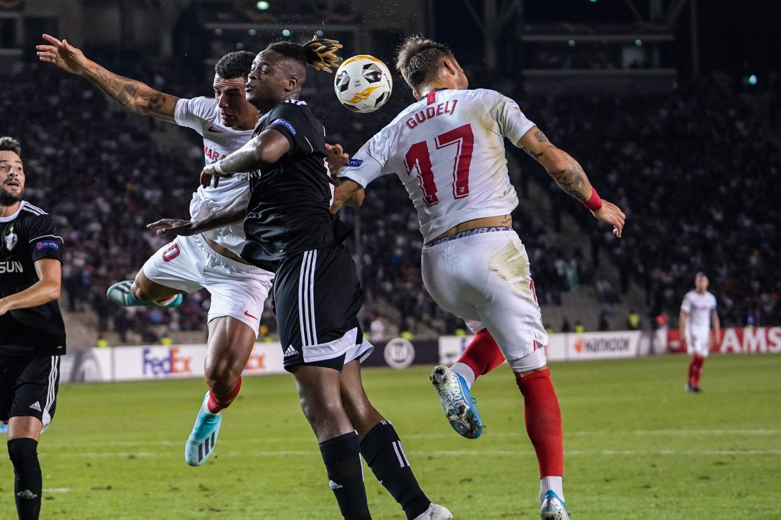 Kết quả Qarabag vs Sevilla (FT: 0-3): Chicharito ghi siêu phẩm, Sevilla đại thắng đất khách Kết quả Qarabag vs Sevilla (FT: 0-3): Chicharito ghi siêu phẩm, Sevilla đại thắng đất khách