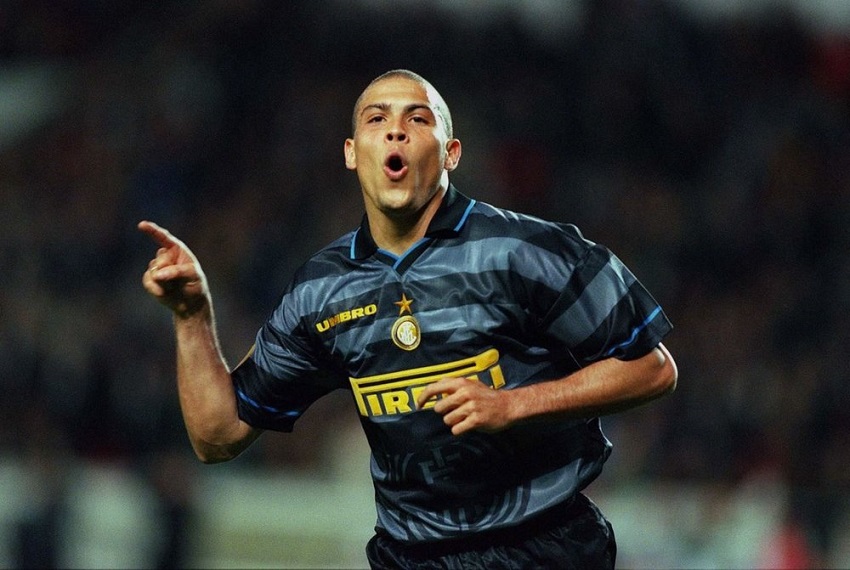 Ronaldo “béo” được tiết lộ trở thành cầu thủ đắt giá nhất mọi thời đại