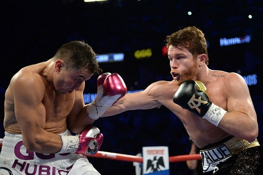 Nhà vô địch nhượng quyền Canelo Alvarez là ai?
