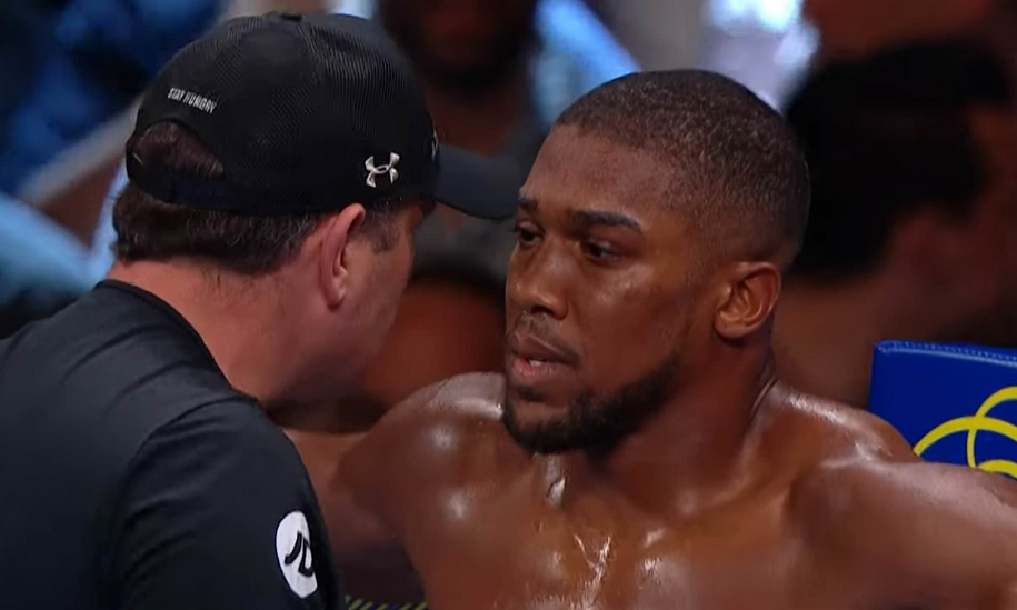 HLV Rob McCracken thừa nhận Anthony Joshua đã lúng túng trước Andy Ruiz