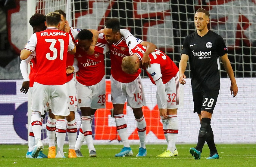 Arsenal hoàn thành kỳ tích lịch sử trong chiến thắng trước Frankfurt