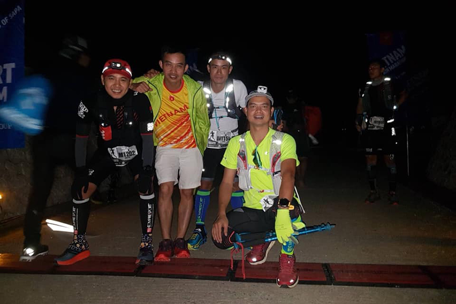 Vietnam Mountain Marathon 2019 khai màn trong đêm mưa, VĐV “cúng face” cầu may mắn Vietnam Mountain Marathon 2019 khai màn trong đêm mưa, VĐV “cúng face” cầu may mắn