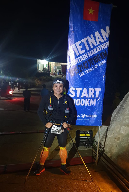 Vietnam Mountain Marathon 2019 khai màn trong đêm mưa, VĐV “cúng face” cầu may mắn Vietnam Mountain Marathon 2019 khai màn trong đêm mưa, VĐV “cúng face” cầu may mắn