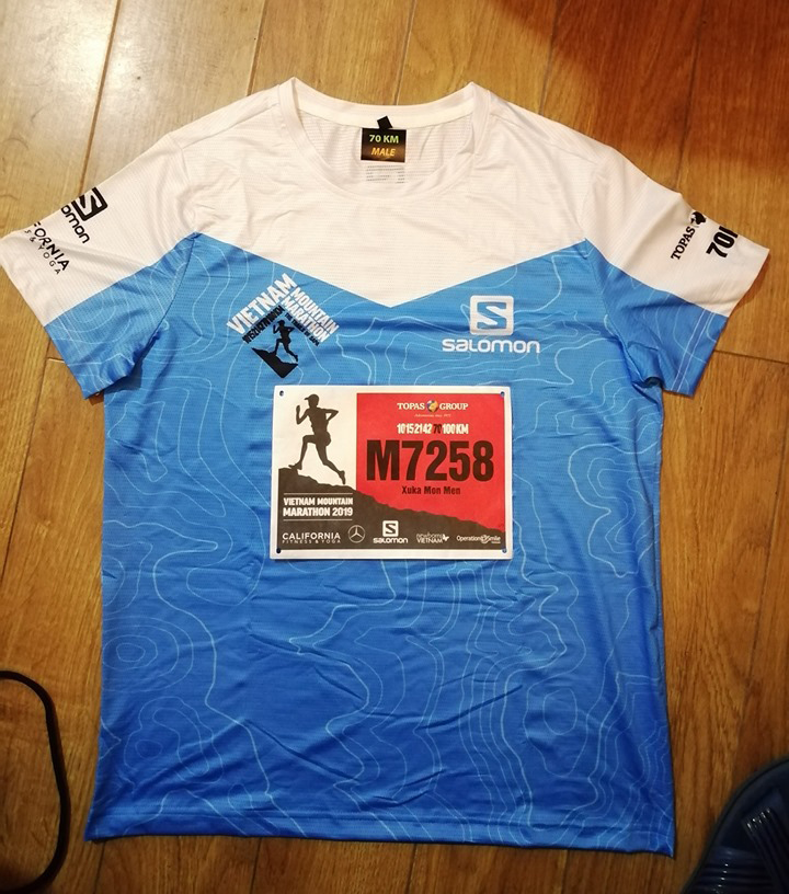 Vietnam Mountain Marathon 2019 khai màn trong đêm mưa, VĐV “cúng face” cầu may mắn Vietnam Mountain Marathon 2019 khai màn trong đêm mưa, VĐV “cúng face” cầu may mắn