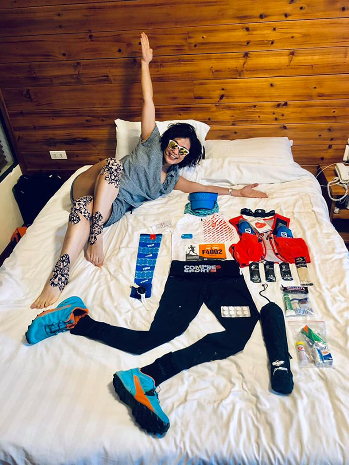Vietnam Mountain Marathon 2019 khai màn trong đêm mưa, VĐV “cúng face” cầu may mắn Vietnam Mountain Marathon 2019 khai màn trong đêm mưa, VĐV “cúng face” cầu may mắn