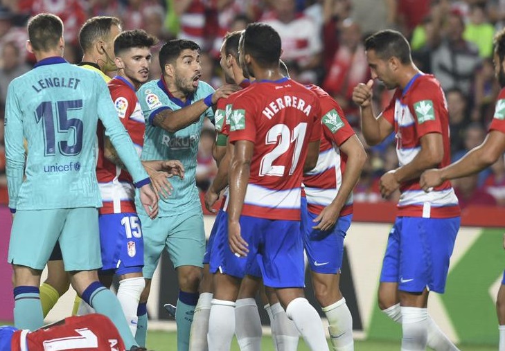 Barca thua sốc Granada chỉ rõ vị thế tồi tệ của một ông lớn