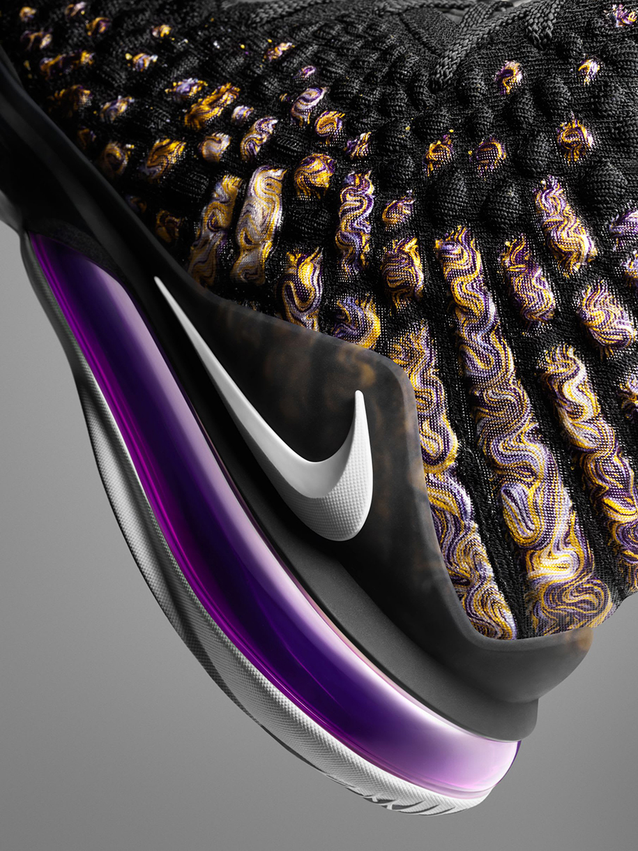 Soi cận cảnh Nike LeBron 17, siêu phẩm công nghệ của Nike và King James