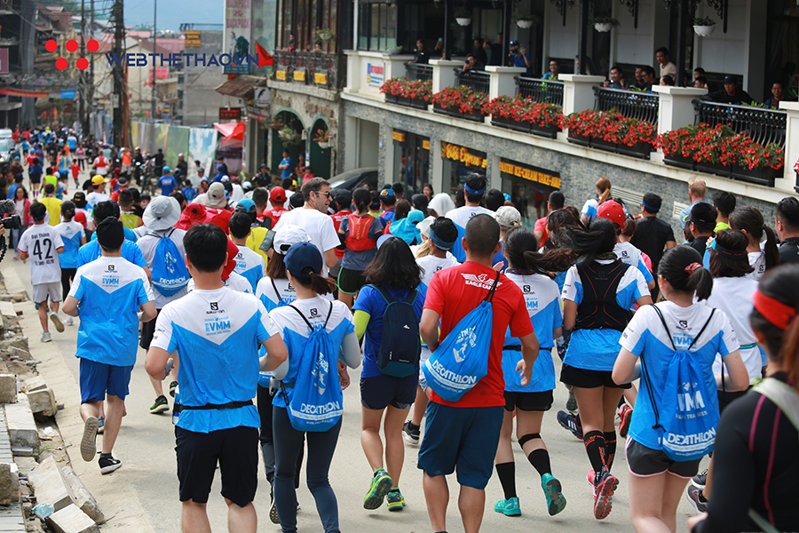 “Biển người xanh” VĐV Vietnam Mountain Marathon 2019 khiến thị trấn Sa Pa náo nhiệt “Biển người xanh” VĐV Vietnam Mountain Marathon 2019 khiến thị trấn Sa Pa náo nhiệt