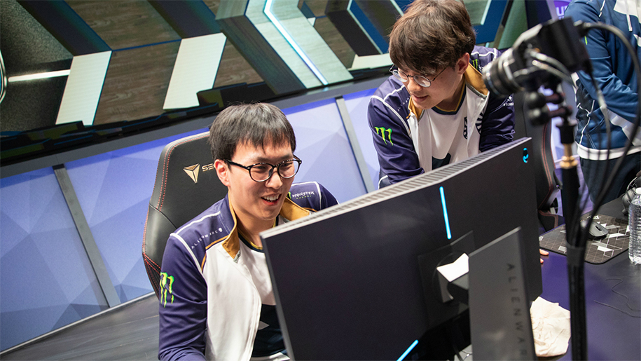 Doublelift lý giải tại sao LEC lại mạnh hơn LCS
