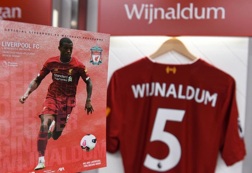Liverpool bước vào cuộc chiến với nhà tài trợ áo đấu