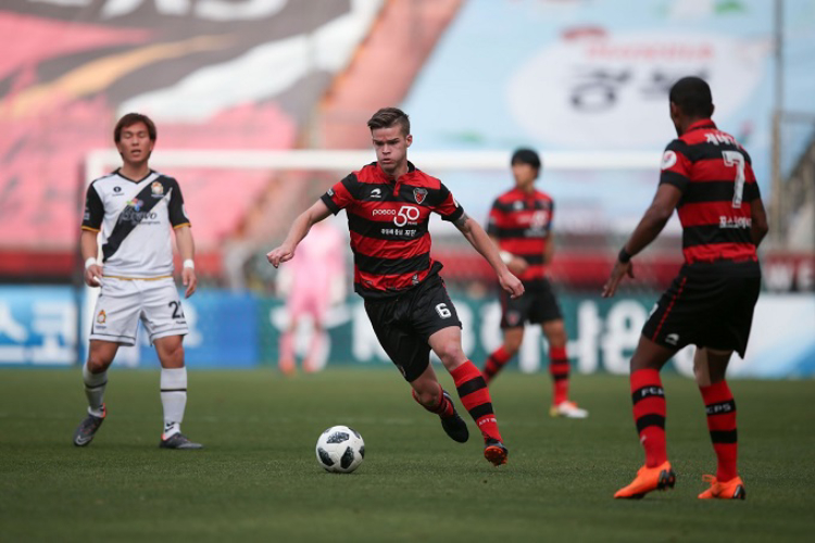 Trực tiếp Pohang Steelers vs Jeju United: Khách khó thắng