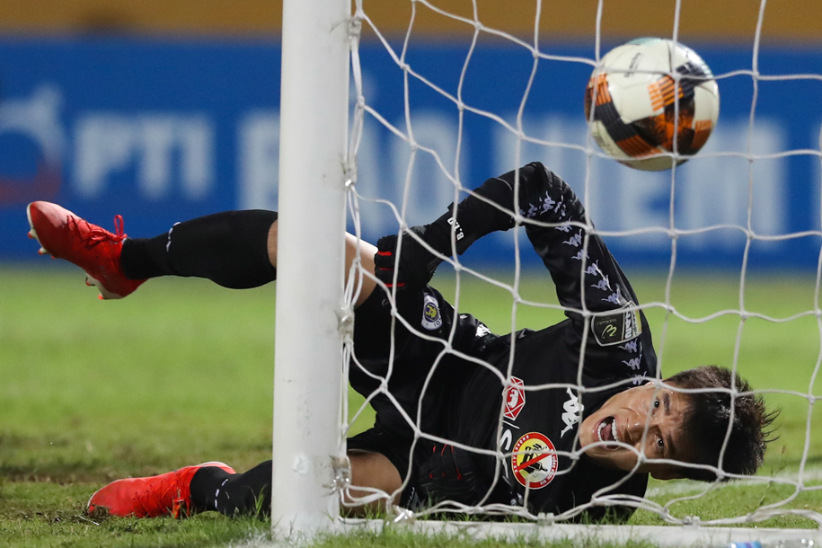 Văn Công chấn thương nặng, 90% lỡ hẹn chung kết lượt về liên khu vực AFC Cup