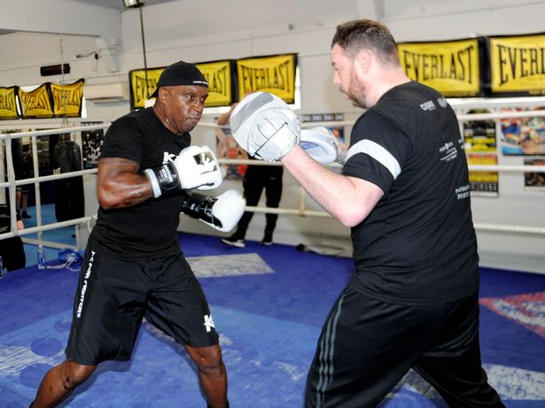 Cựu vô địch quyền Anh Nigel Benn trở lại thi đấu ở tuổi 55