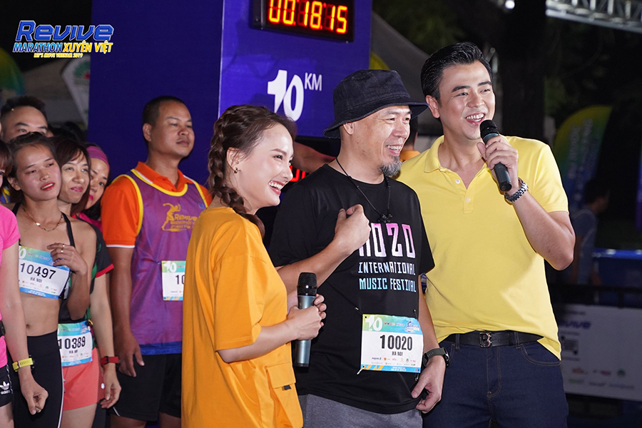 Bảo Thanh, Tuấn Tú khuấy động Revive Marathon Xuyên Việt trong tiết thu Hà Nội