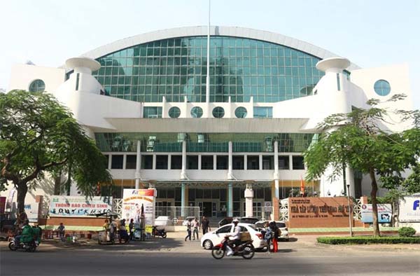 Giá thuê đặt sân cầu lông Phú Thọ tại TPHCM