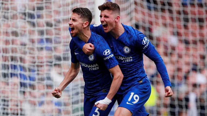 Jorginho "tranh" đá phạt đền với Barkley giúp Chelsea thắng Brighton