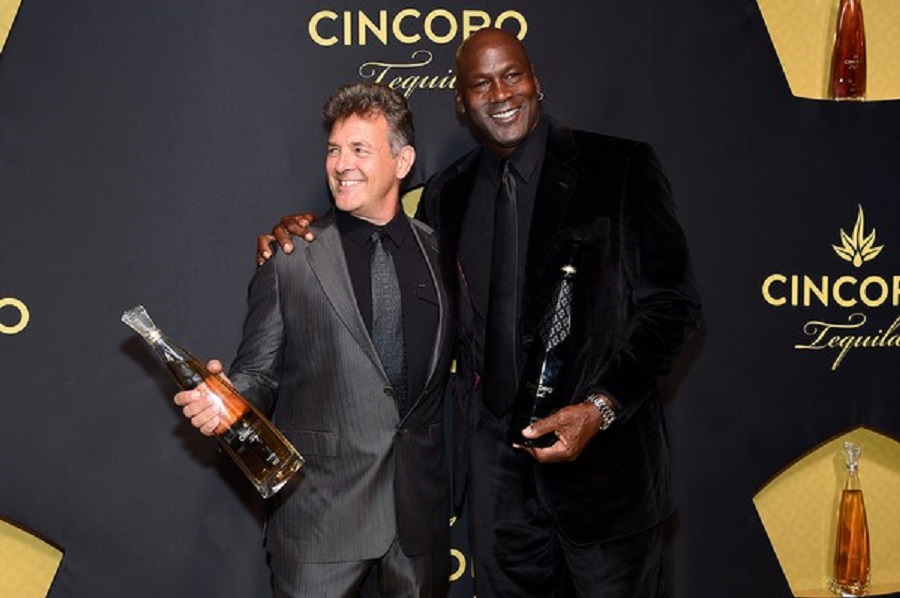 Michael Jordan hợp tác với chủ tịch Los Angeles Lakers ra mắt rượu tequila