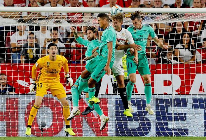 Real Madrid "vá" hàng thủ trước derby Madrid bằng kỳ tích 10 năm