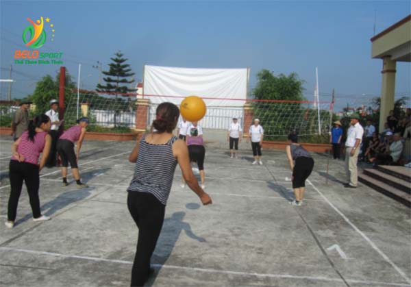 C&aacute;ch đ&aacute;nh v&agrave; kỹ thuật đập b&oacute;ng chuyền hơi cơ bản