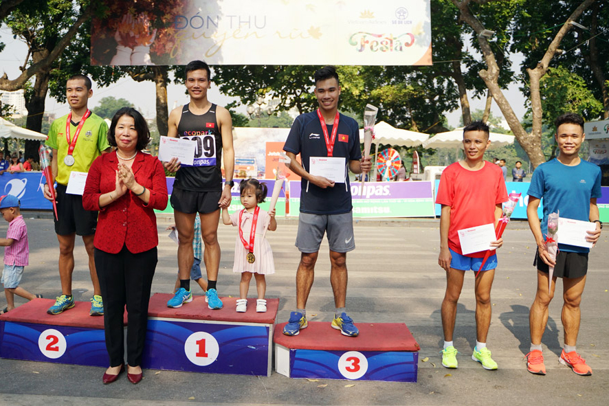 Đỗ Quốc Luật, Phạm Thị Huệ vô địch Chung kết Giải chạy Báo Hànộimới 2019