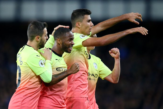 Sterling tăng tốc ngoạn mục cùng Man City để cán mốc 100 bàn