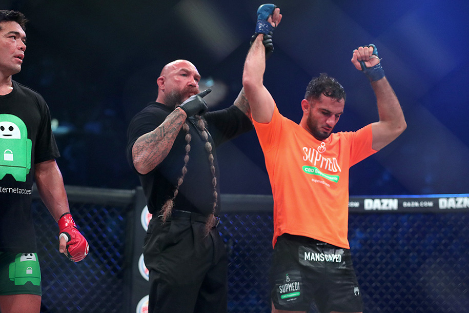 Chùm ảnh: Gegard Mousasi thắng sát nút Lyoto Machida tại BELLATOR 228 Chùm ảnh: Gegard Mousasi thắng sát nút Lyoto Machida tại BELLATOR 228