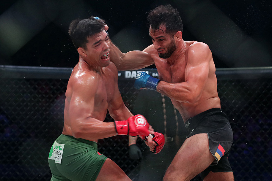 Chùm ảnh: Gegard Mousasi thắng sát nút Lyoto Machida tại BELLATOR 228 Chùm ảnh: Gegard Mousasi thắng sát nút Lyoto Machida tại BELLATOR 228