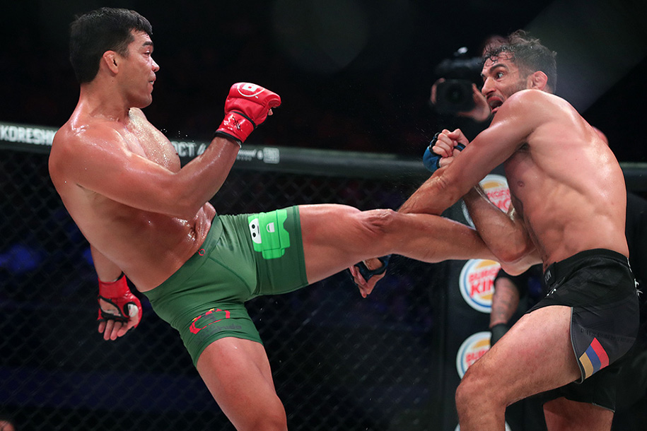 Chùm ảnh: Gegard Mousasi thắng sát nút Lyoto Machida tại BELLATOR 228 Chùm ảnh: Gegard Mousasi thắng sát nút Lyoto Machida tại BELLATOR 228