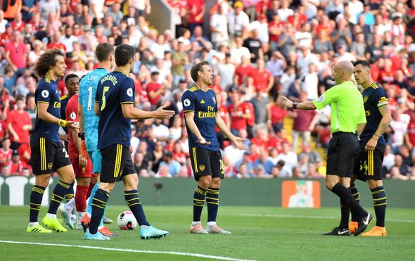 Arsenal gặp MU với nỗ lực tránh kỷ lục phòng ngự tồi tệ sau 34 năm