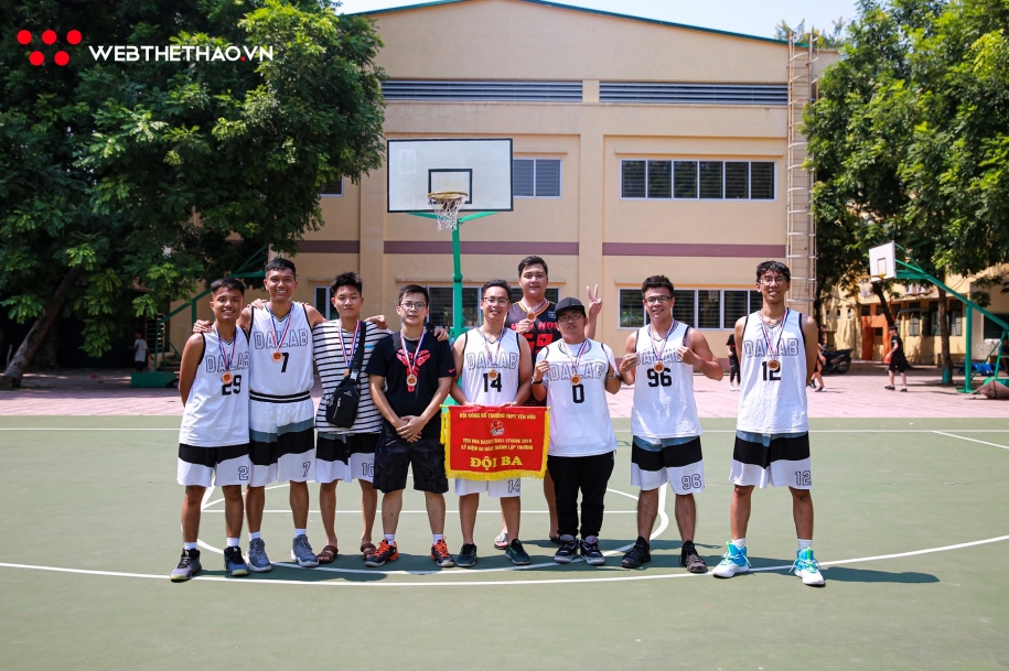 Rapper Phương Cào và đội Da Lab giành hạng Ba tại Yên Hòa Basketball League