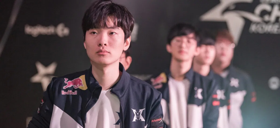 Kingzone thay thế toàn bộ dàn HLV sau LCK Mùa Hè